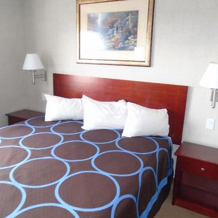Super 8 By Wyndham Red Deer City Centre Luaran gambar