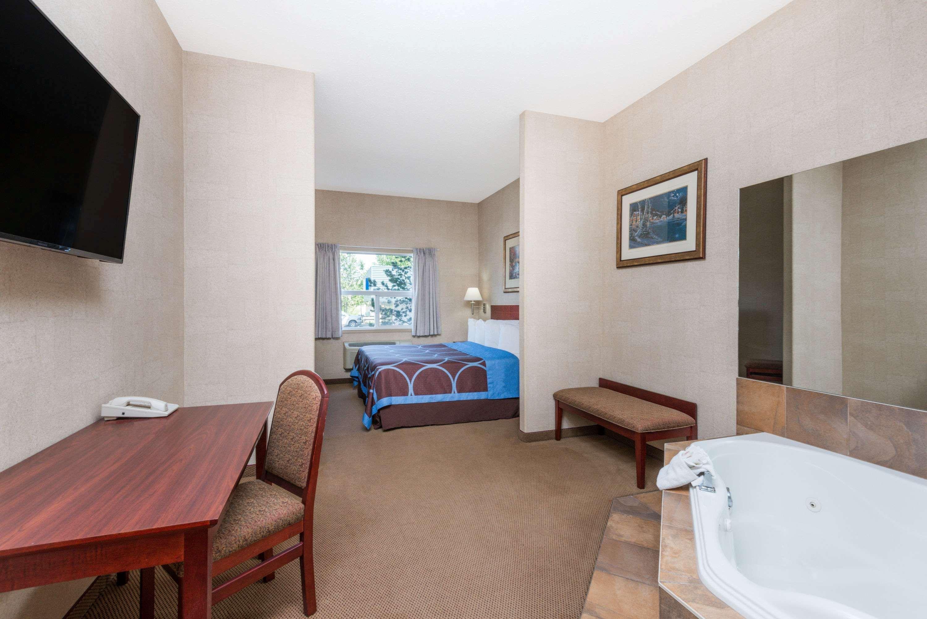 Super 8 By Wyndham Red Deer City Centre Luaran gambar
