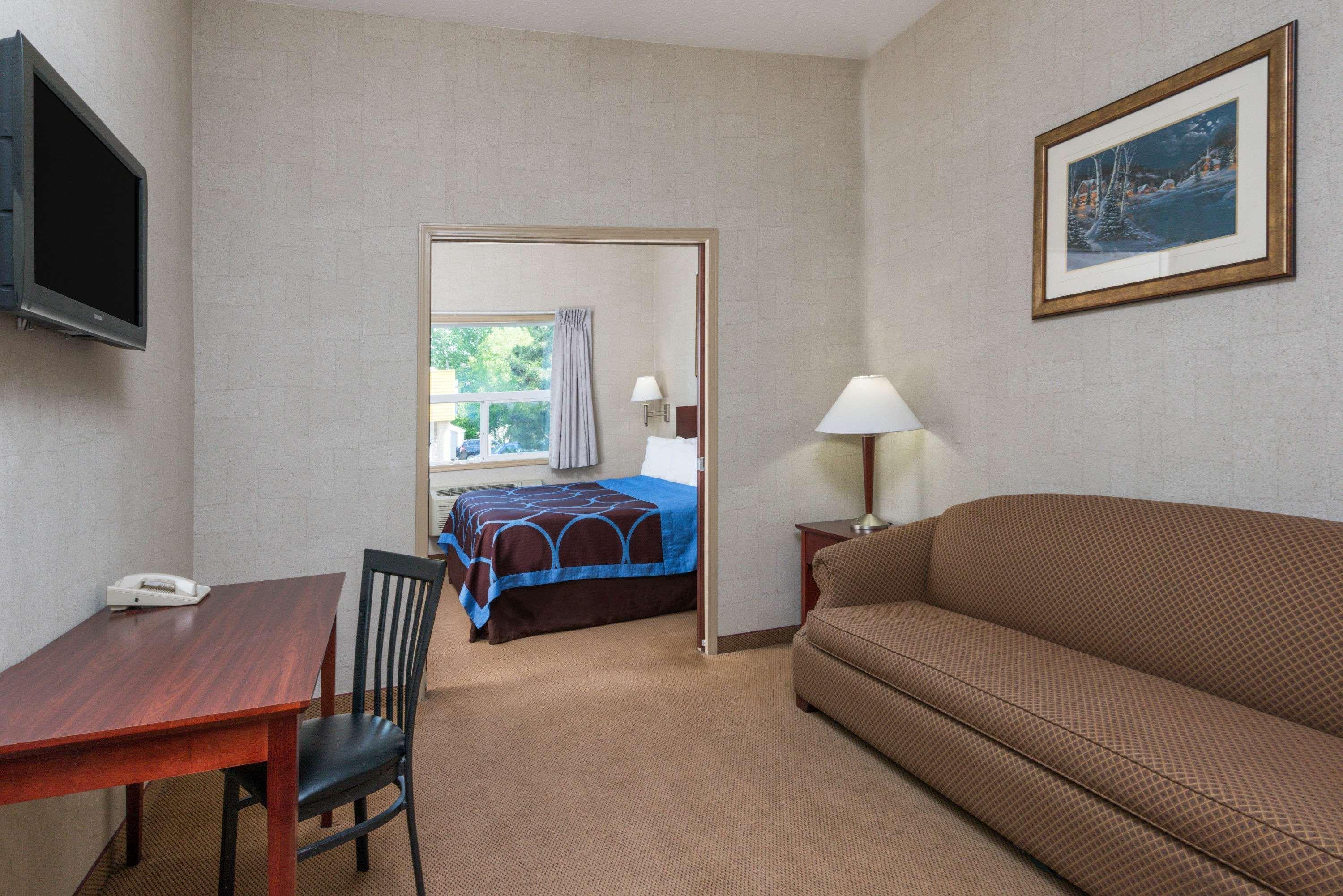 Super 8 By Wyndham Red Deer City Centre Luaran gambar