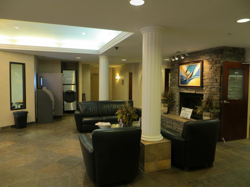 Super 8 By Wyndham Red Deer City Centre Luaran gambar