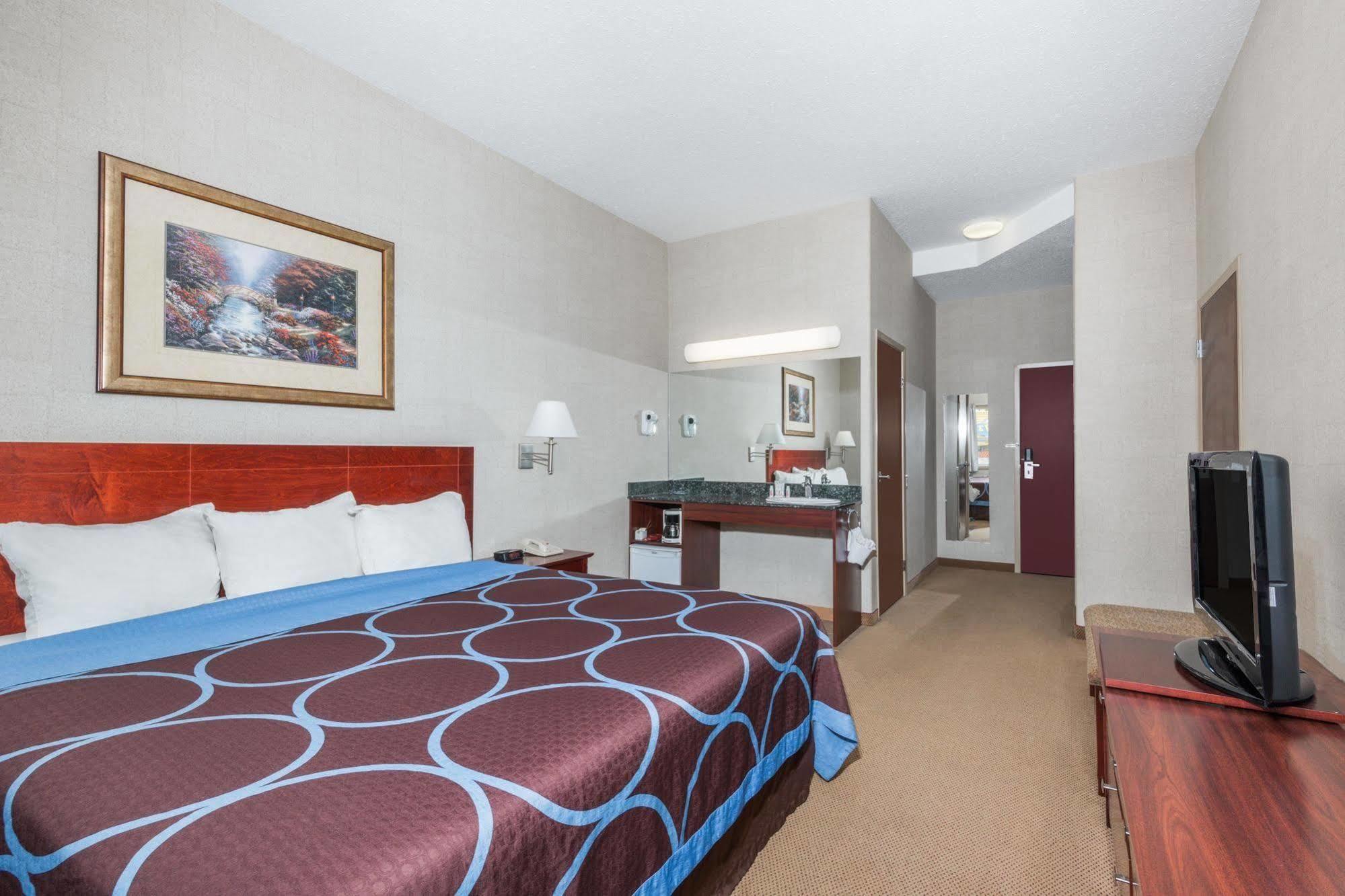 Super 8 By Wyndham Red Deer City Centre Luaran gambar