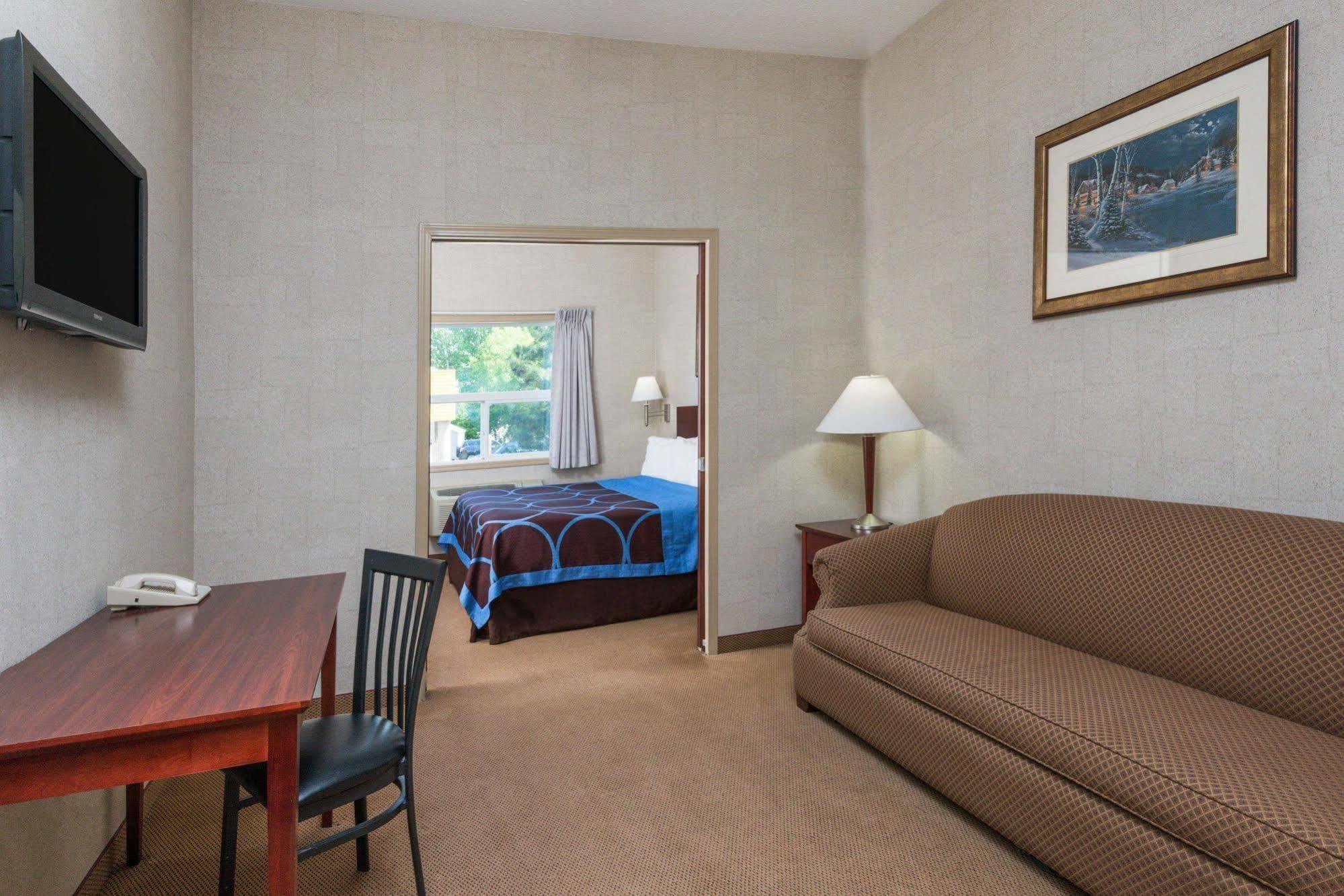 Super 8 By Wyndham Red Deer City Centre Luaran gambar