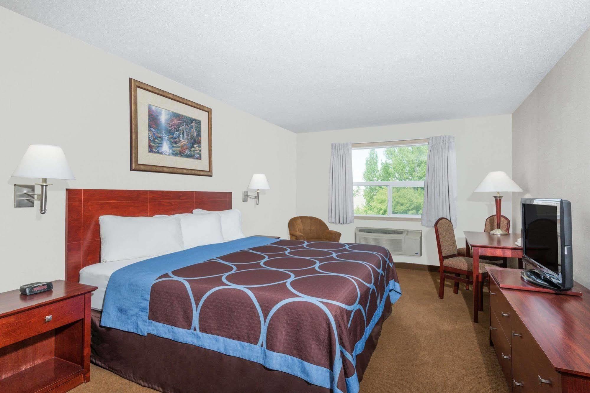 Super 8 By Wyndham Red Deer City Centre Luaran gambar