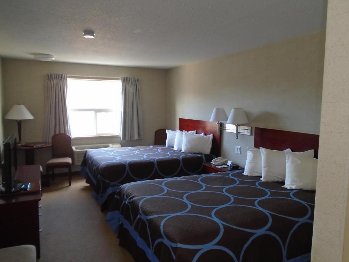 Super 8 By Wyndham Red Deer City Centre Luaran gambar