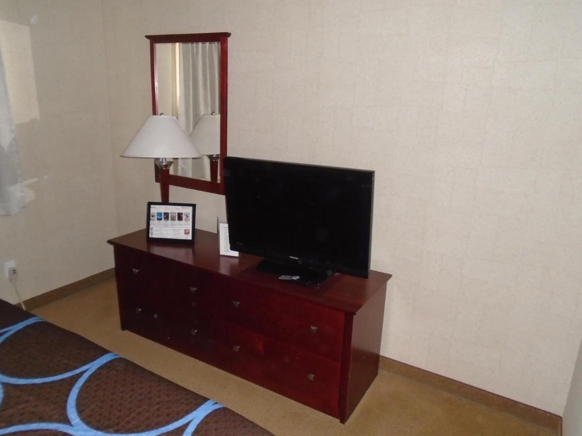 Super 8 By Wyndham Red Deer City Centre Luaran gambar