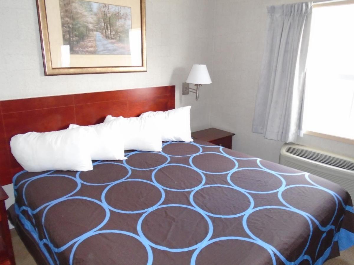 Super 8 By Wyndham Red Deer City Centre Luaran gambar